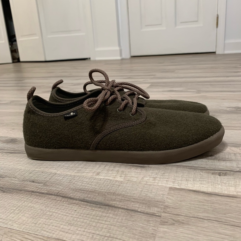 NWOT SANUK Men’s Sneaker Twill Size 9 Green Shoes